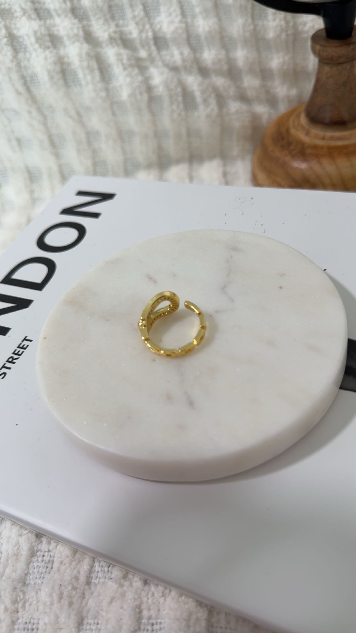 Horseshoes Glam Ring