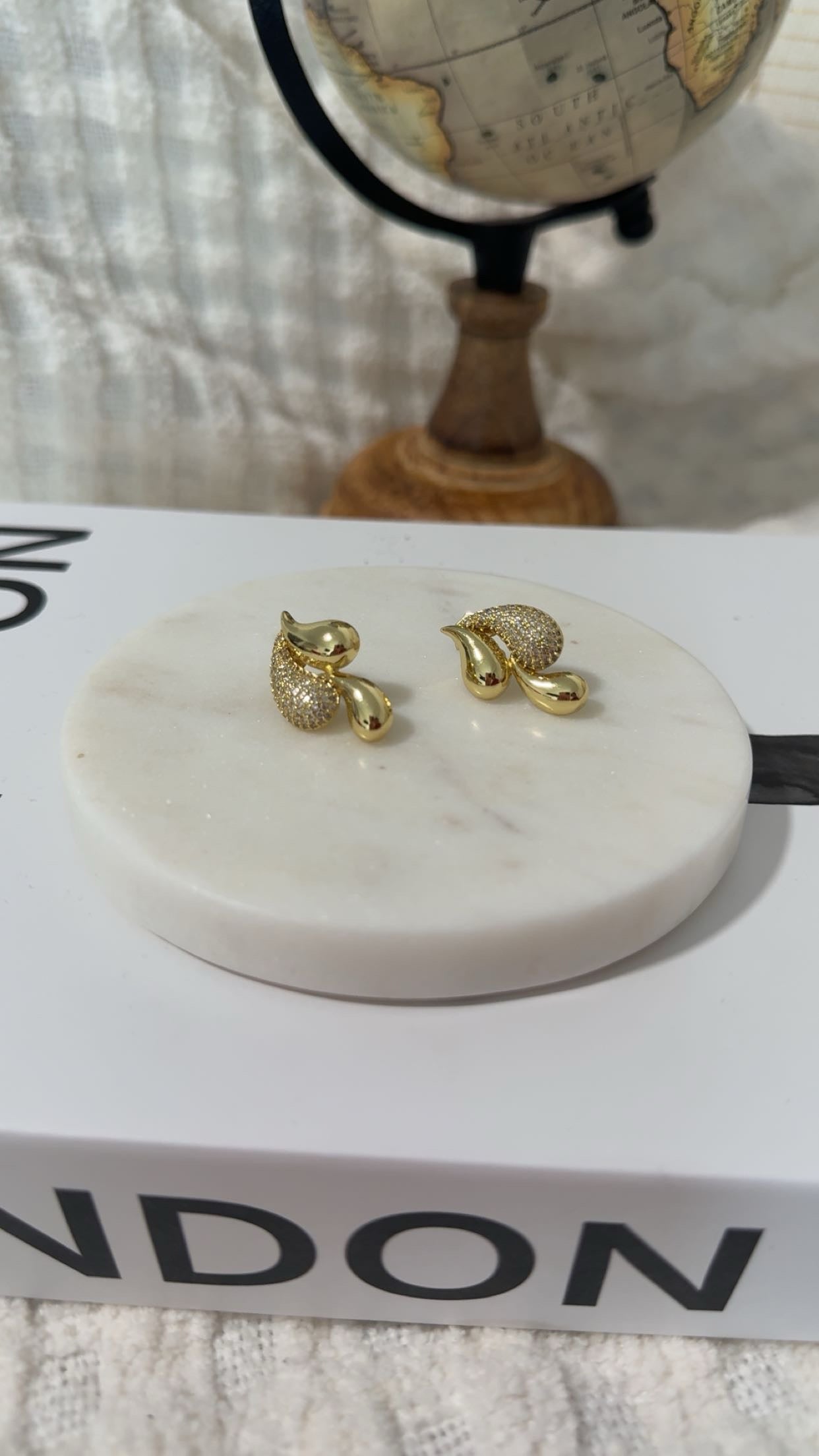 Tear Zirconium Earrings